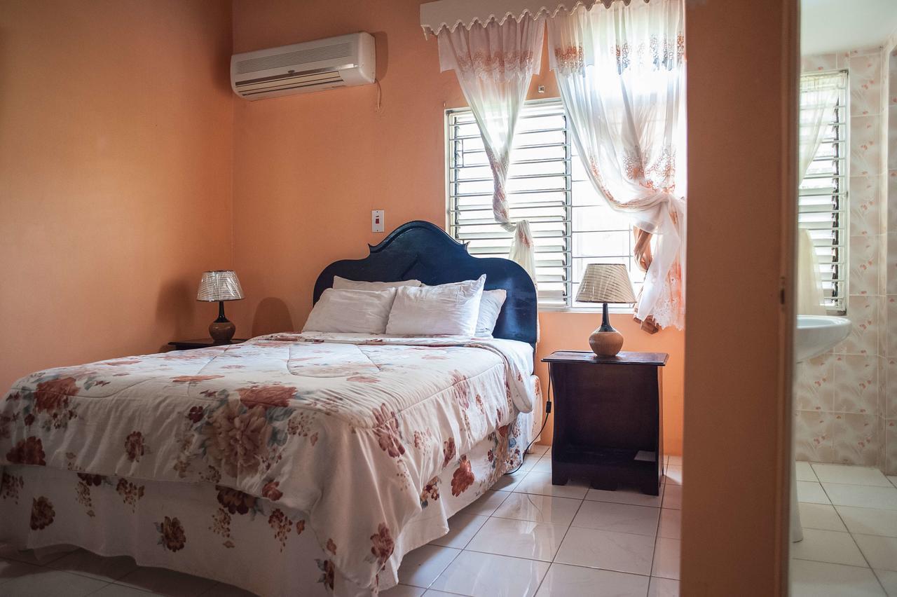 Diamond Villa Guest House Montego Bay Eksteriør billede