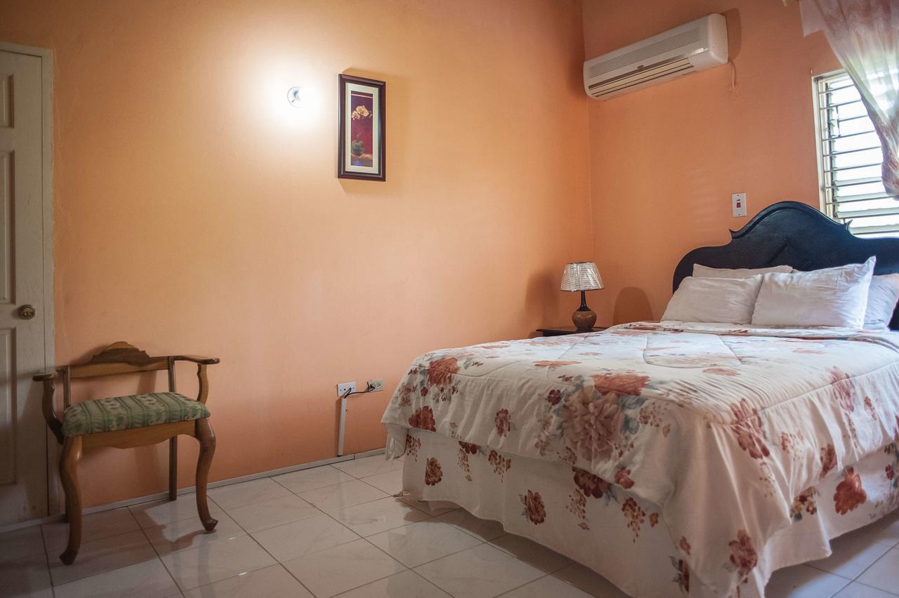 Diamond Villa Guest House Montego Bay Eksteriør billede